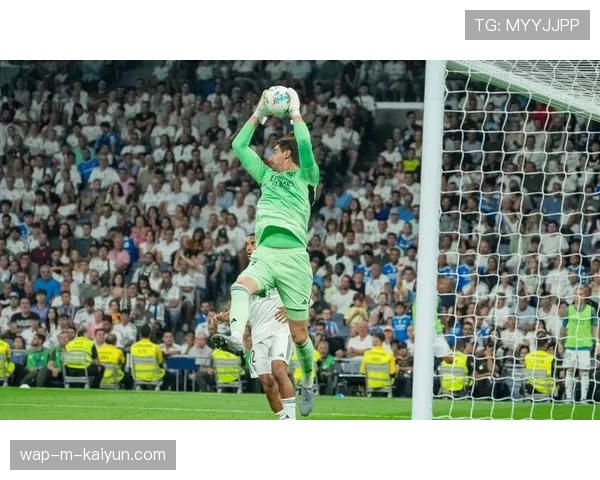 库尔图瓦出击失误送点 皇马门将状态起伏影响防线