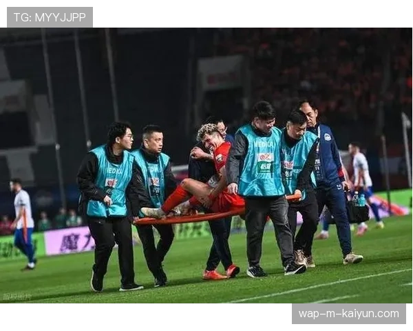 河南队门将王国明出击失误，瓦科吊射空门成比赛转折点